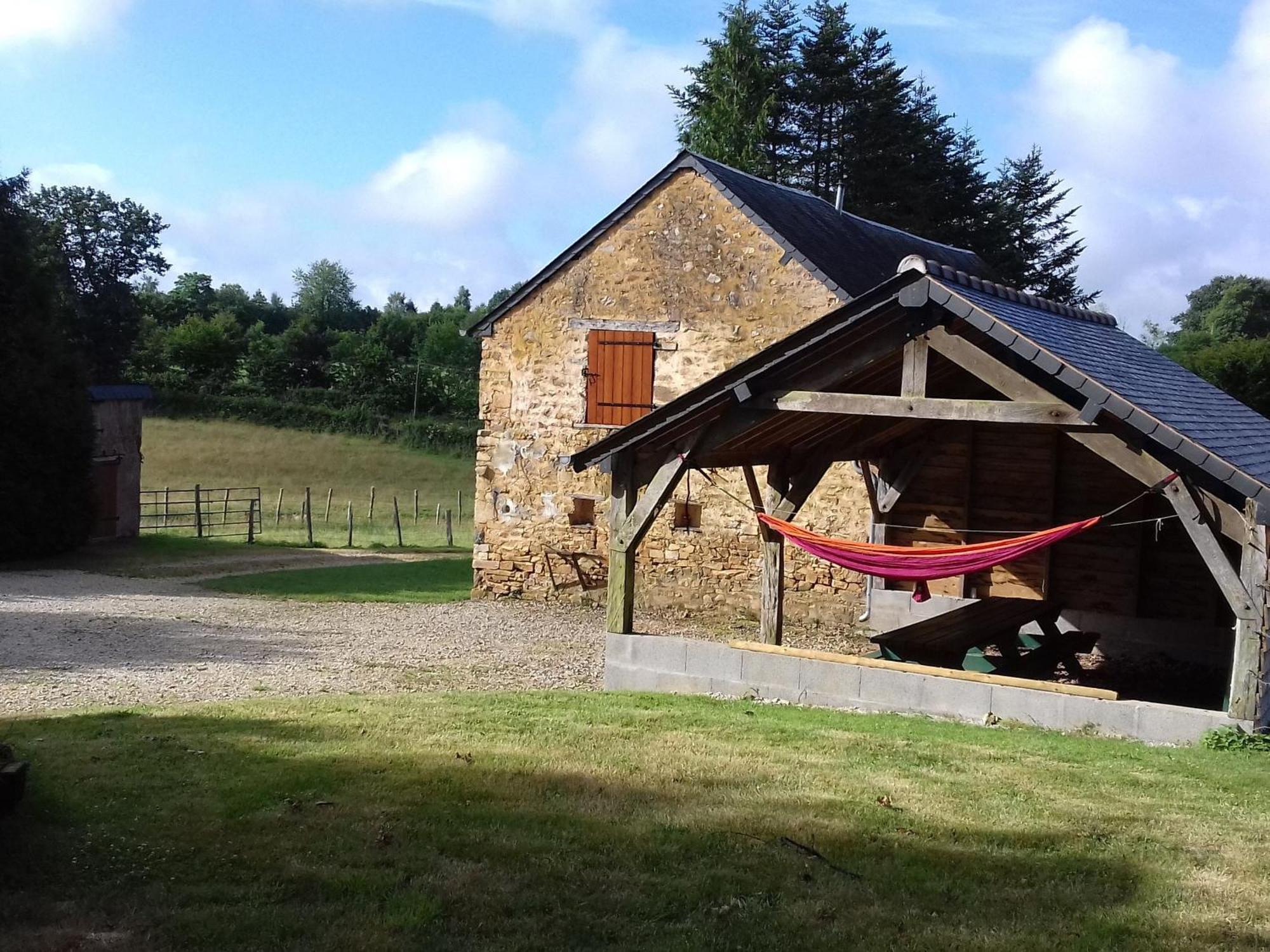Gite De Charme Renove Avec Cheminee, Terrasse Et Proche Randonnees - Capacite 13 Pers. - Fr-1-410-179 Saint-Léonard-des-Bois Buitenkant foto