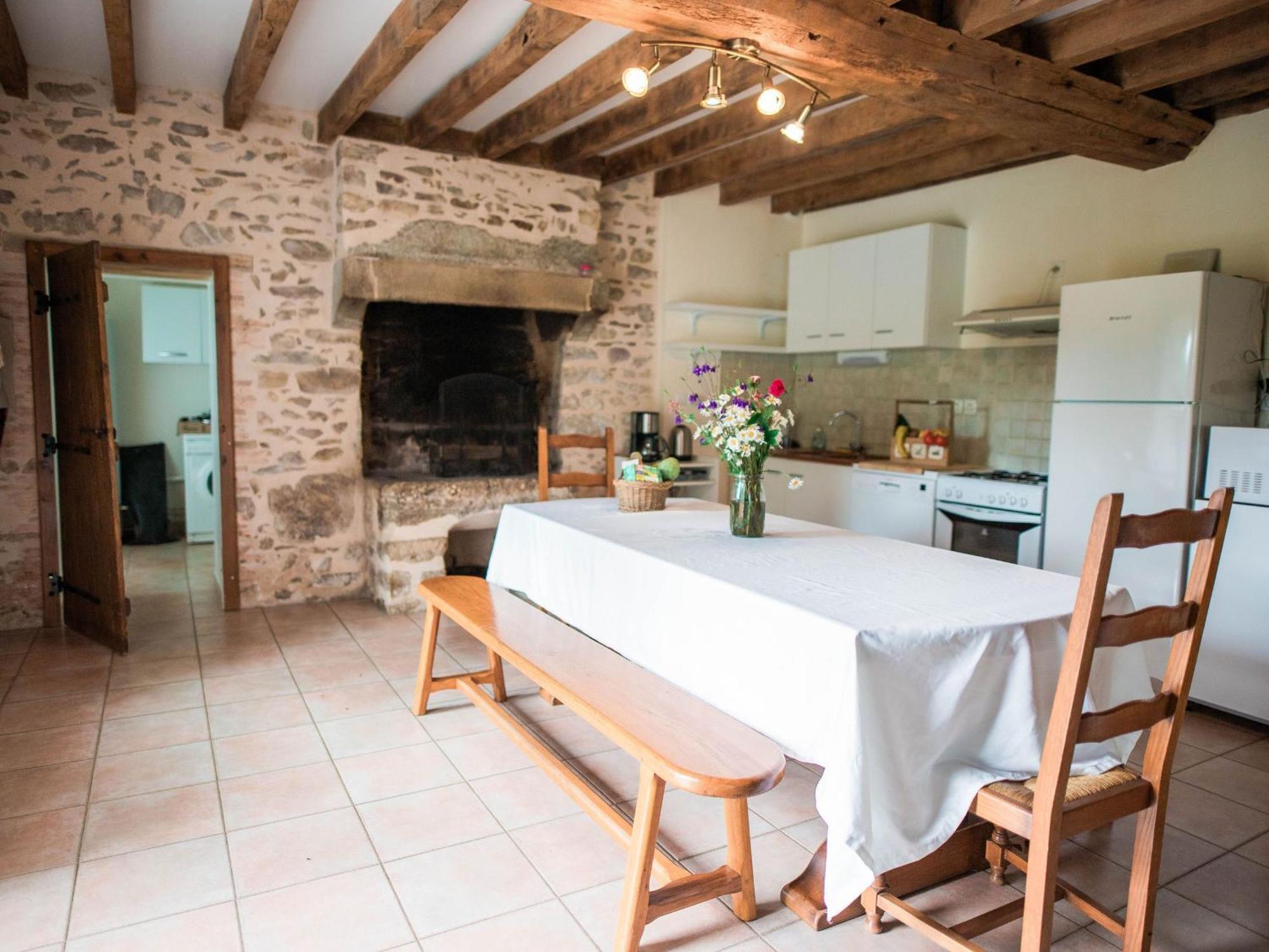 Gite De Charme Renove Avec Cheminee, Terrasse Et Proche Randonnees - Capacite 13 Pers. - Fr-1-410-179 Saint-Léonard-des-Bois Buitenkant foto
